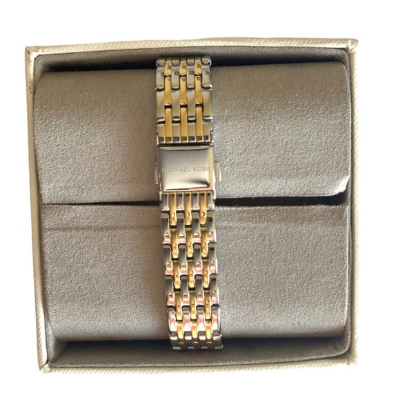 MICHAEL Michael Kors Mindy Watch Silver Gold NWT - Picture 10 of 11